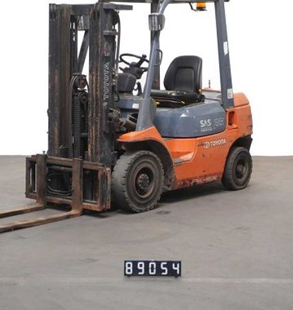 T89054